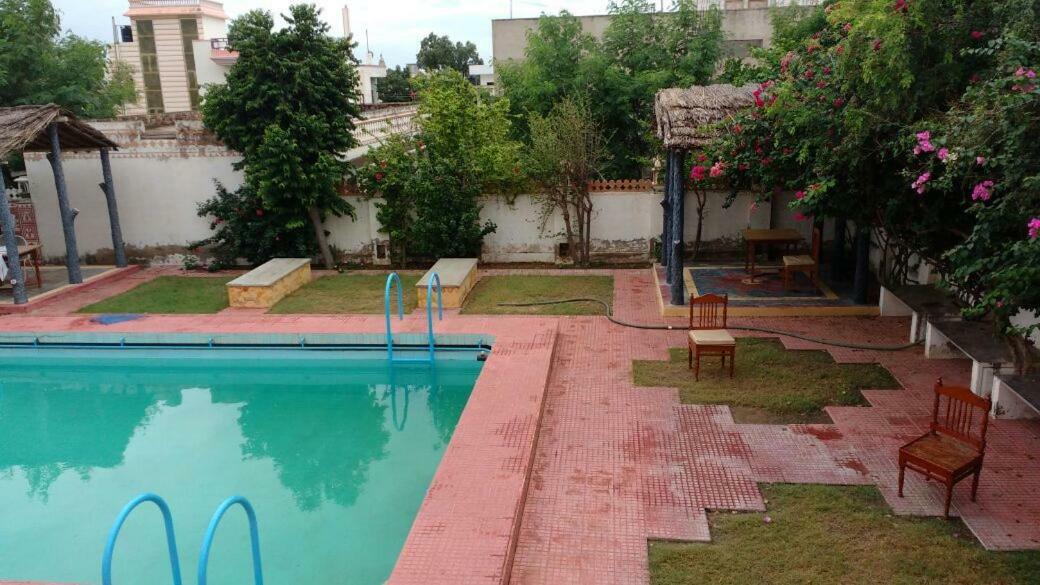 Hotel Jamuna Resort Jhunjhunu Kültér fotó